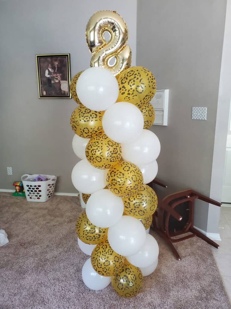 Leopard balloon column